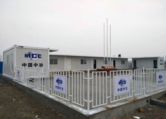 China Flat Roof Modular Shipping Container Homes Sliding Window With Independent Office supplier