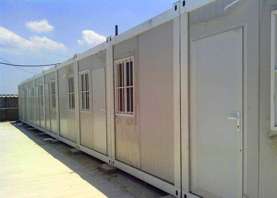 China White Flat Pack Modular Buildings 10 Sets Horizontal Connection On Construction Site factory